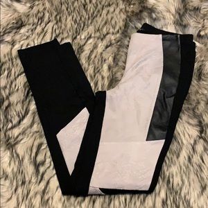 Snake Print Venus Leggings Size 6